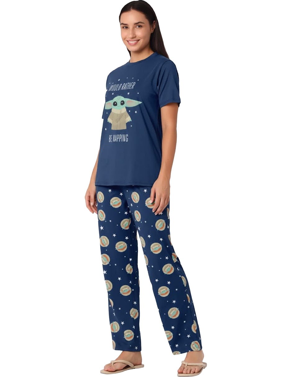 Conjunto pijama Baby Yoda para mujer 4